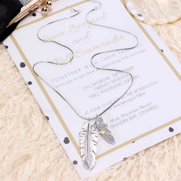 🌟 Silver Long Feather 🪶 Necklace - Picture 6 of 7